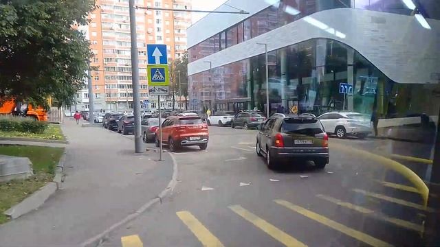 Проезд по объездной дороге Чонгарского Бульвара у кинотеатра"Ангара". смотреть онлайн