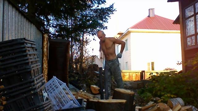 ТОПОР ДЛЯ КОЛКИ ДРОВ ИДЕАЛЬНО СБАЛАНСИРОВАН смотреть онлайн