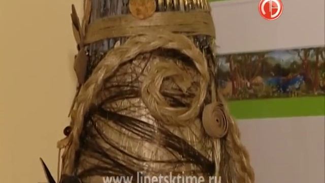 Елки из тыквенных семечек, макарон и газет пр... смотреть онлайн