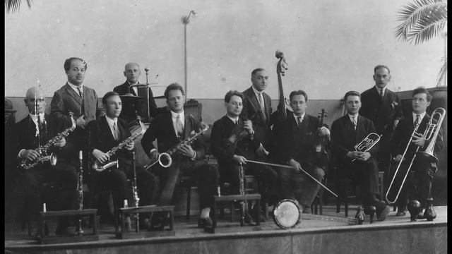 Поёт и плачет саксофон смотреть онлайн