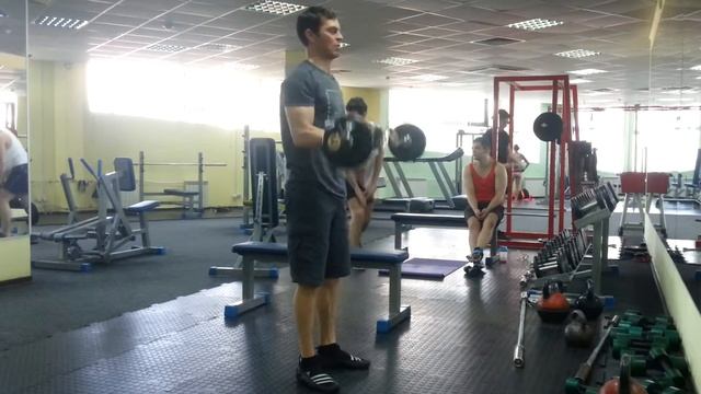 Подъёмы на бицепс обратным хватом. Sliderlife.ru смотреть онлайн