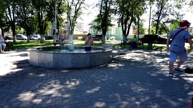 Прогулка по городу смотреть онлайн