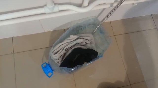 лайфхак по тазику. тазик. стирка в тазике!!! выживание японца в условиях россии !! смотреть онлайн