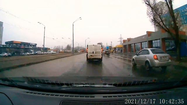 Утро в городе Днепр. Первый снег 17 декабря 2021 г. смотреть онлайн