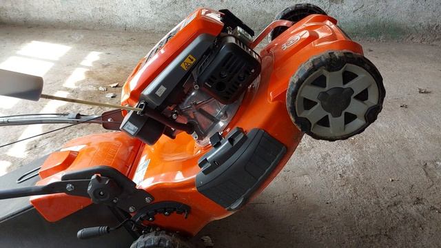 Husqvarna LC 151S oil change смотреть онлайн