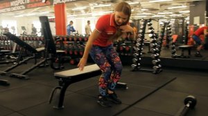 Ягодичный мостик на скамье. Техника выполнения и полезные советы