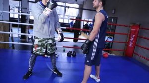 Как  ударить в  челюсть чтобы вырубить с одного удара