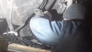 Как снять КПП мерседес Mercedes W123