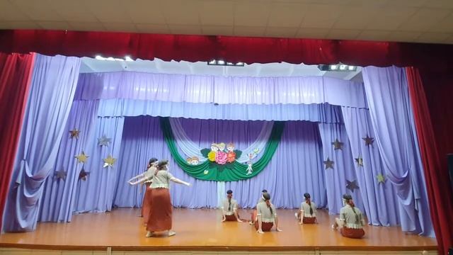 Ансамбль эстрадного танца "Жизнь" танец "Былинка" педагог Елена Борисовна Курченко. смотреть онлайн