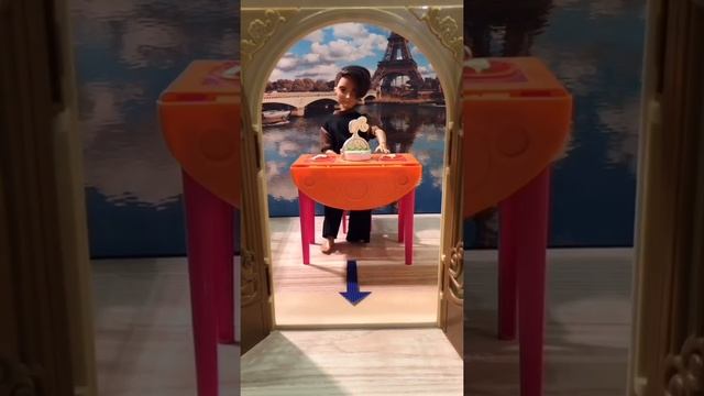 Как нельзя сидеть за рабочим и кухонным столом по фен шуй. смотреть онлайн