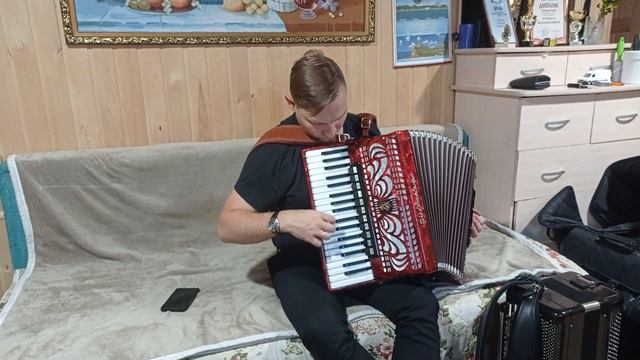 Хижина Гармоники любезно приняла гостя Владимира Бутусова смотреть онлайн