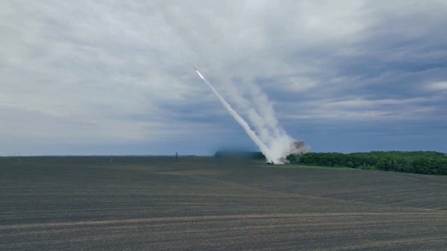 Боевая работа расчетов Рсзо«Смерч». смотреть онлайн