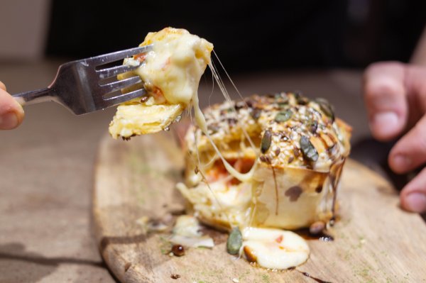 Запеченный сыр в тесте фило