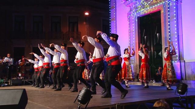 Bulgarian folk dance: Varnenski смотреть онлайн