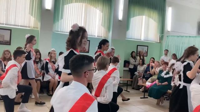 Красивый танец на последний звонок 2022!? смотреть онлайн