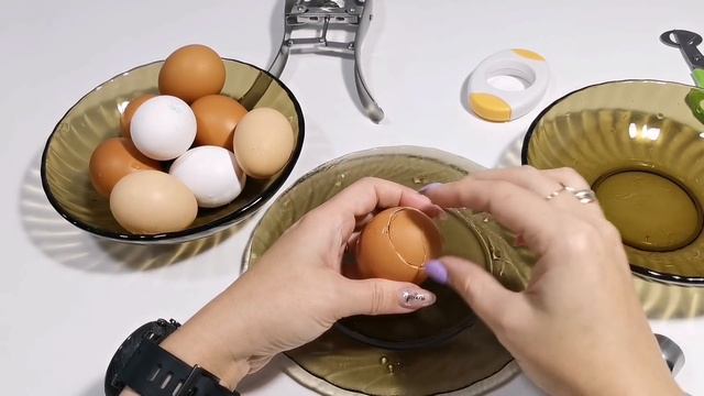 ?ЧТО ЭТО? ОТКРЫВАШКИ ДЛЯ ЯИЦ? Эксперимент, болталка. + БОНУС: рецепт жареной горбуши и салата. смотреть онлайн