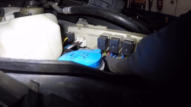 AC dont work on Nissan Maxima check fuse and power to AC compressor смотреть онлайн