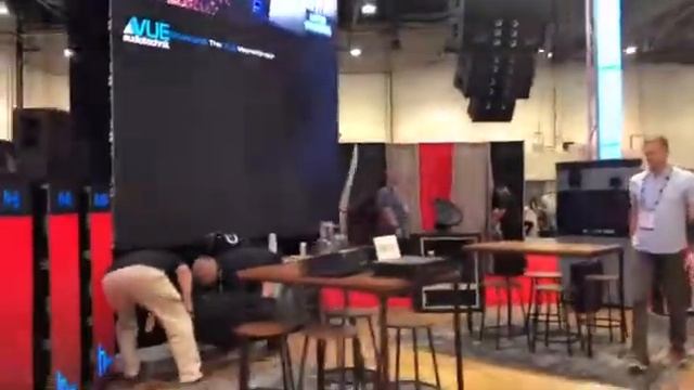 Vue Audiotechnik at Infocomm with King Size LED смотреть онлайн