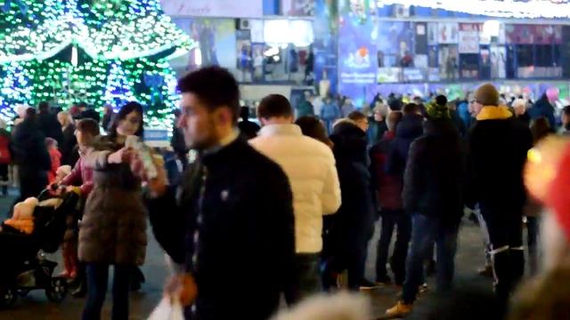 20,12,2015 Наша ёлка, центр города поздно вечером, уже темно смотреть онлайн