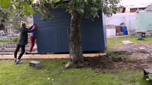 Как переставить бытовку с одного конца участка на другой