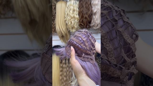 Парик, фиолетовый с мелированием, волнистый с челкой. Средняя длина смотреть онлайн