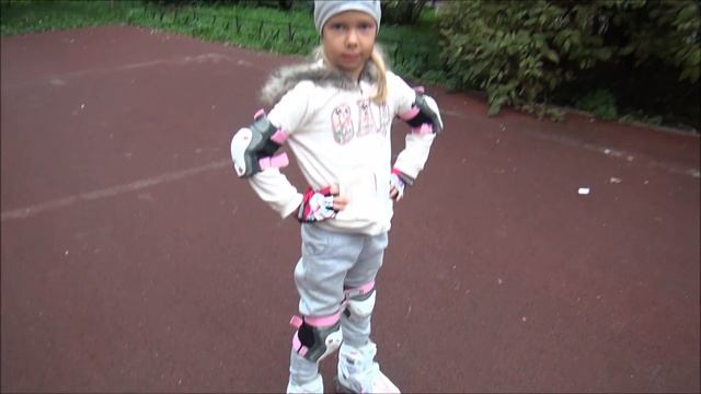 Мне купили детские ролики БОЛЬНО УПАЛА! Мои первые роликовые коньки ROCES для детей. Учимся кататьс смотреть онлайн