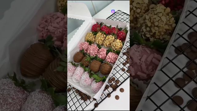 Клубники много не бывает! #клубникавшоколаде #caketogo #санктпетербург смотреть онлайн