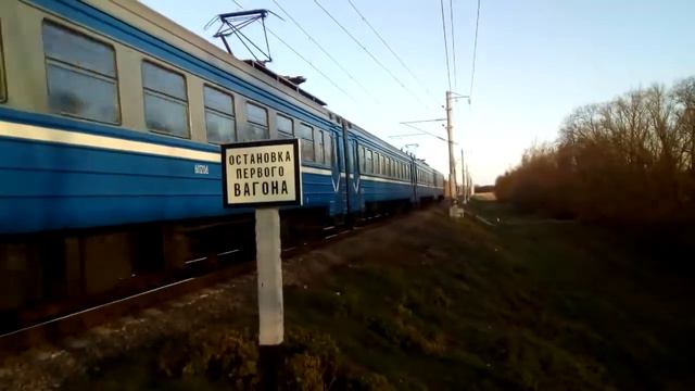 Электропоезд ЭР9Е-602 отправляется с о.п Микуличи