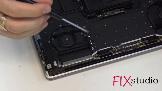 Macbook Pro 13' [2016] - Display disassemble [4K] смотреть онлайн