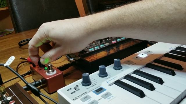 Rowin Crush Bit Pedal + Korg Volca FM + Arturia Keystep смотреть онлайн
