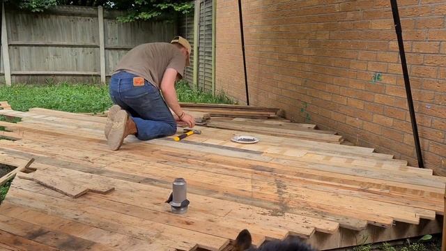 How to build a deck: DIY pallet wood deck build for under $100 смотреть онлайн