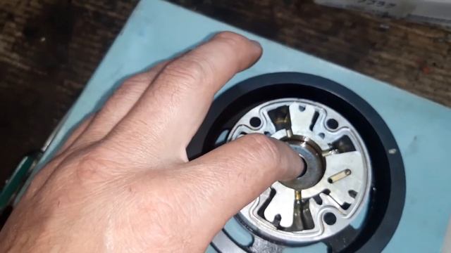 Renault Megane, проблема фазорегулятора, двигатель K4M глохнет. смотреть онлайн