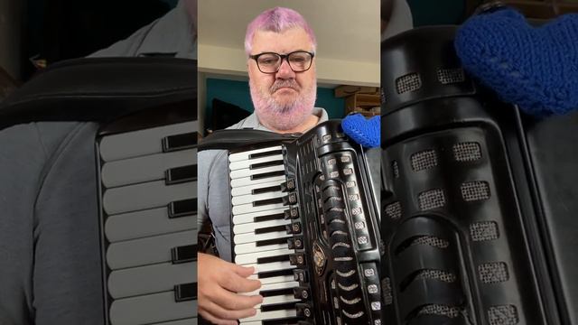 Scottish accordion medley of different tempos of typical dance rhythms смотреть онлайн