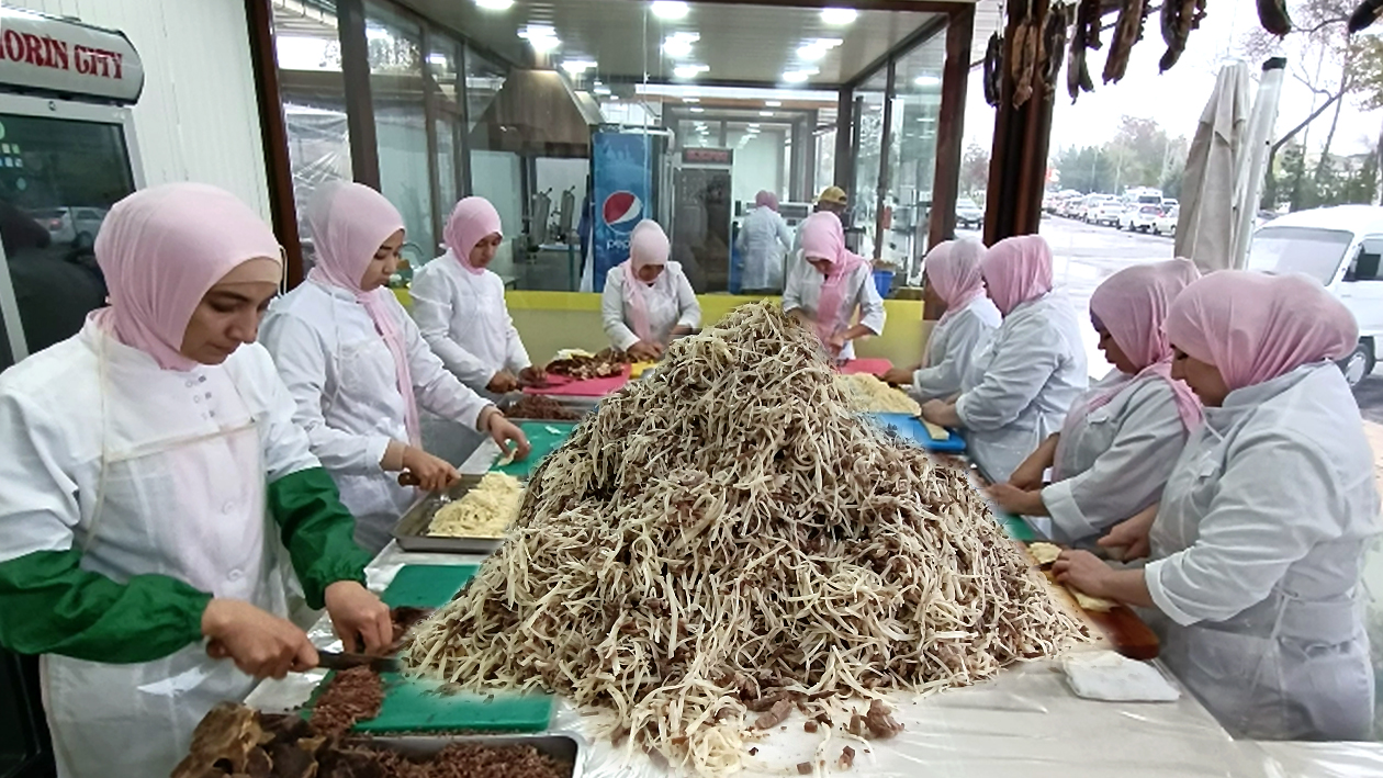 Нарын из конины I НОРИН СИТИ I Узбекское национальное блюдо Нарын l Ташкент уличная еда смотреть онлайн