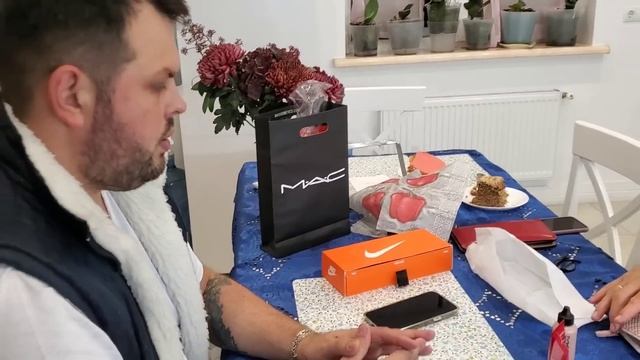 Подарки ? от Гарика и Керри ! Светлана будет делать макияж смотреть онлайн