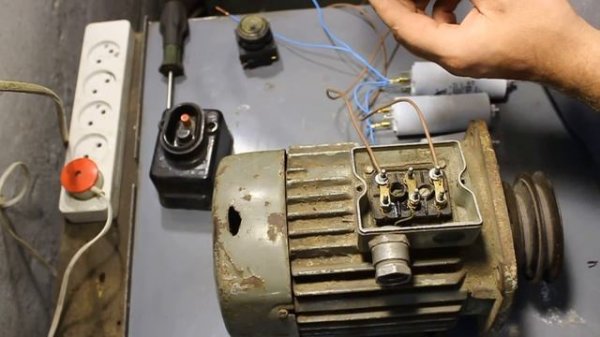 Рассчитываем и подключаем пусковые и рабочие конденсаторы в однофазной сети...