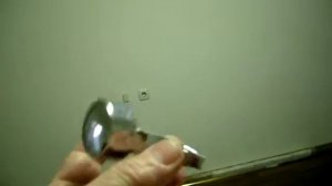 Удаление колпачка из фары