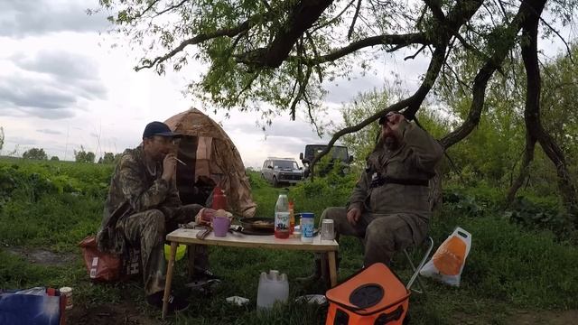 Рыбалка с Ночевкой. Уклейку на Сковородку, Леща в Коптильню, Колбасу в Яичницу и Быть Добру... смотреть онлайн