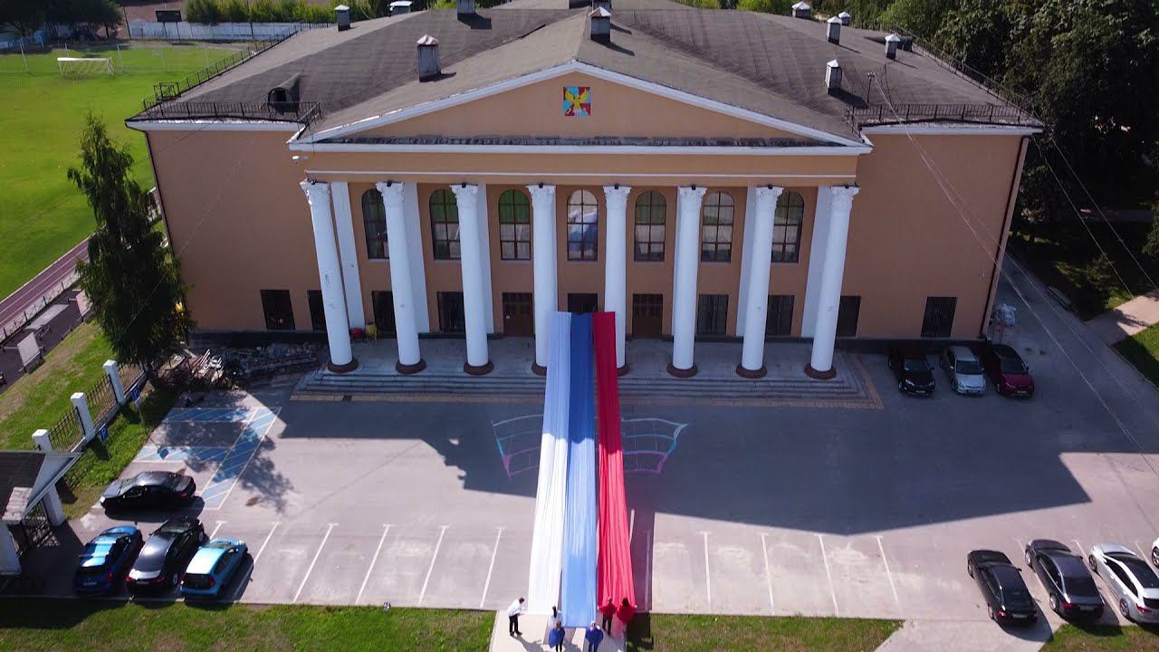 Флешмоб в День Государственного флага Российской Федерации. смотреть онлайн