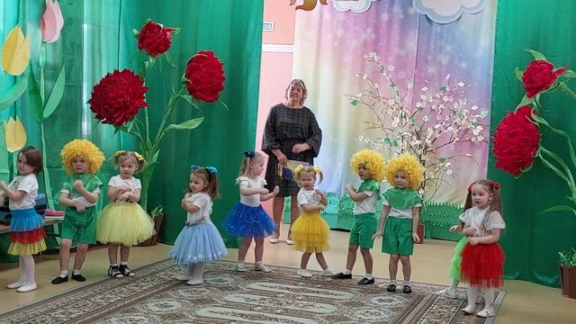 8 Марта. Танец "У каждого мама своя " смотреть онлайн