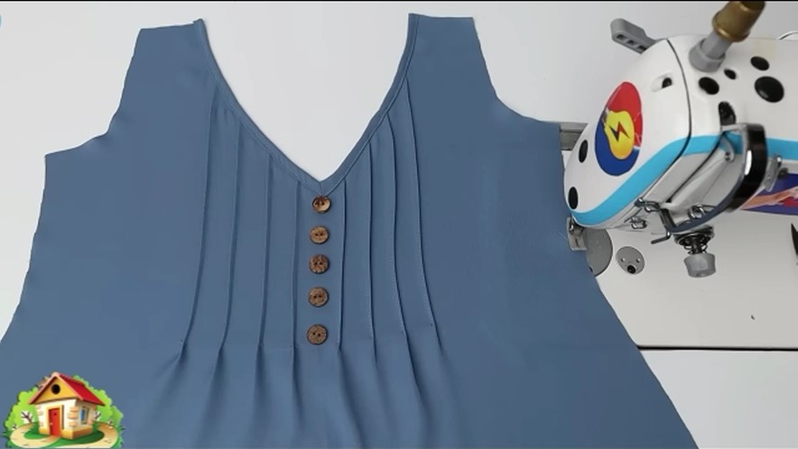 Очень простой дизайн V-образного выреза с защипами. Раскрой и пошив смотреть онлайн