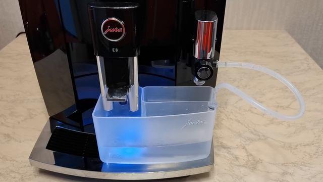 Jura E8 Gen 3 Быстрая и полная промывка капучинатора. Quick rinse and full clean of the milk system смотреть онлайн