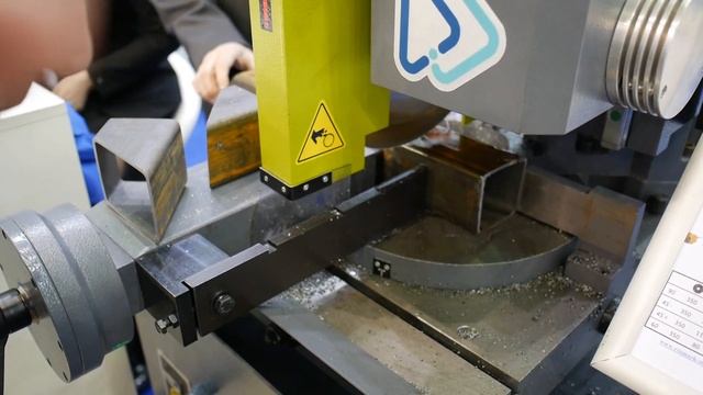 Дисково-пильный станок с вертикальной подачей LLERITEKNIK mod. LCS350 смотреть онлайн