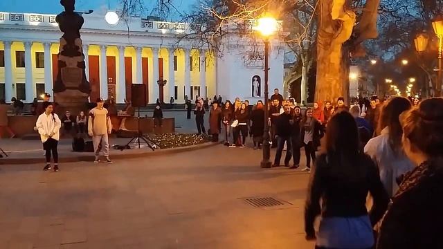 Одесса Танцы на Приморском бульваре 09 04 2016 \ Odessa online Primorskiy boulevard смотреть онлайн