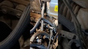 Замена масла в МКПП Лада гранта 2021 года , боковой заливной пробки в коробке нет, зато есть щуп.