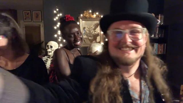 Quarantween with Loki Mimi and Lulu - The Headless Horseman and Devil Town смотреть онлайн