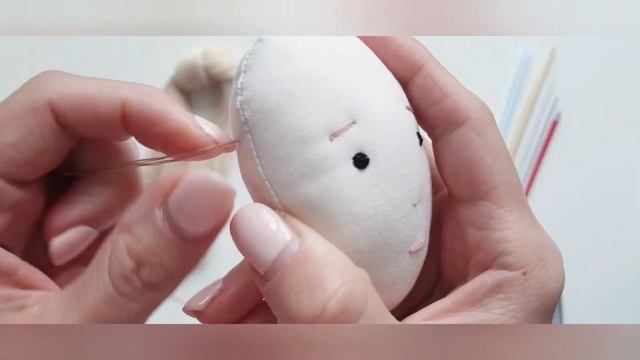 Как сшить куклу Тильда подробное видео / как пришить кукле волосы / кукла Элис от Miadolla смотреть онлайн