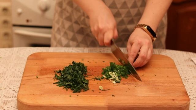 Салат с лососем и яйцом смотреть онлайн