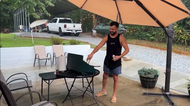 Жарим пойманную рыбу на сковороде смотреть онлайн