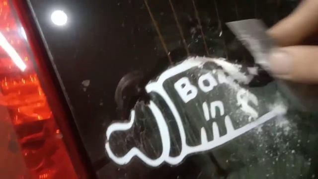 как удалить наклейку с заднего стекла лезвием смотреть онлайн